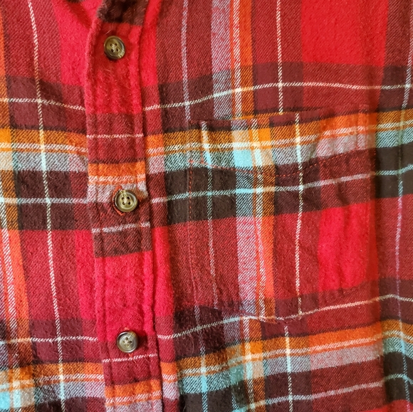 HOLLISTER | Men's red plaid flannel button-front shirt. Size small. - Picture 4 of 6